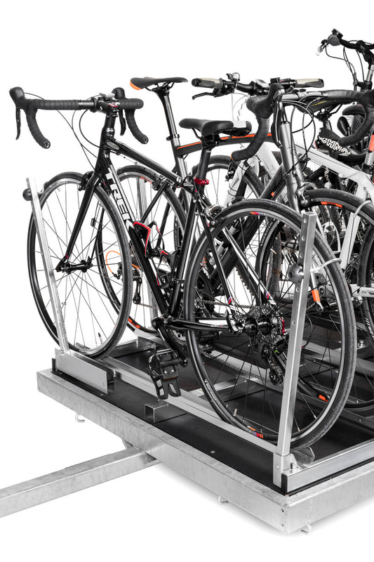 El remolque puede transportar de 12 a 15 bicicletas en posición horizontal